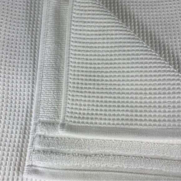 2 Pc Hotel Balfour Oversized Bath Towel Set White Waffle 100% Cotton NEW - Picture 4 of 5